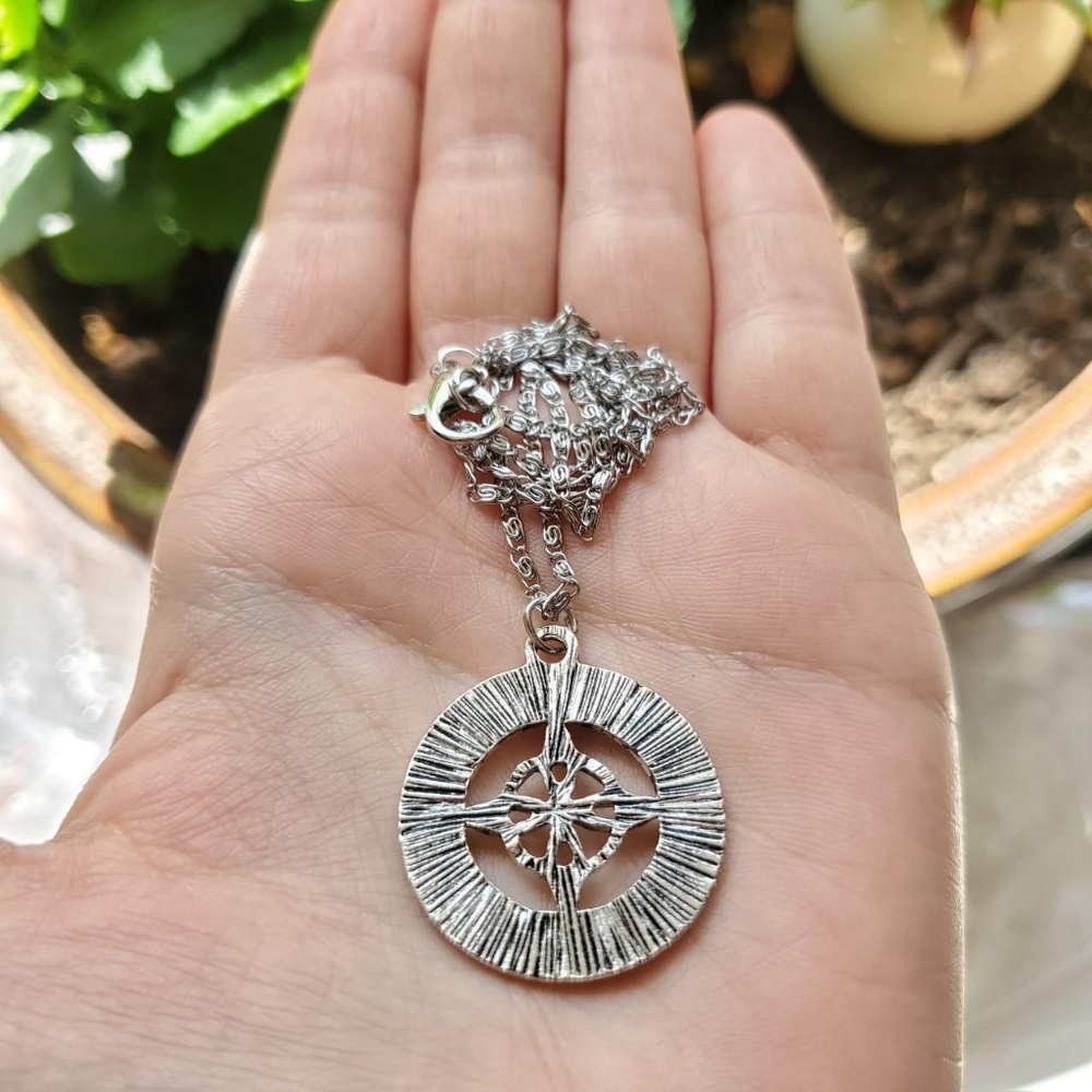 New Handmade Silver Celtic Compass Necklace - Picture 4 of 4